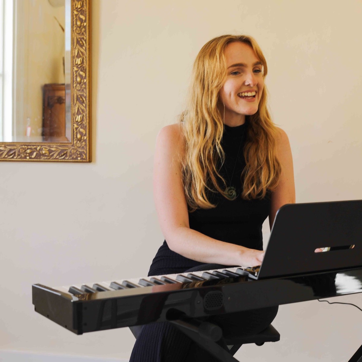 Madeline Claire performing.